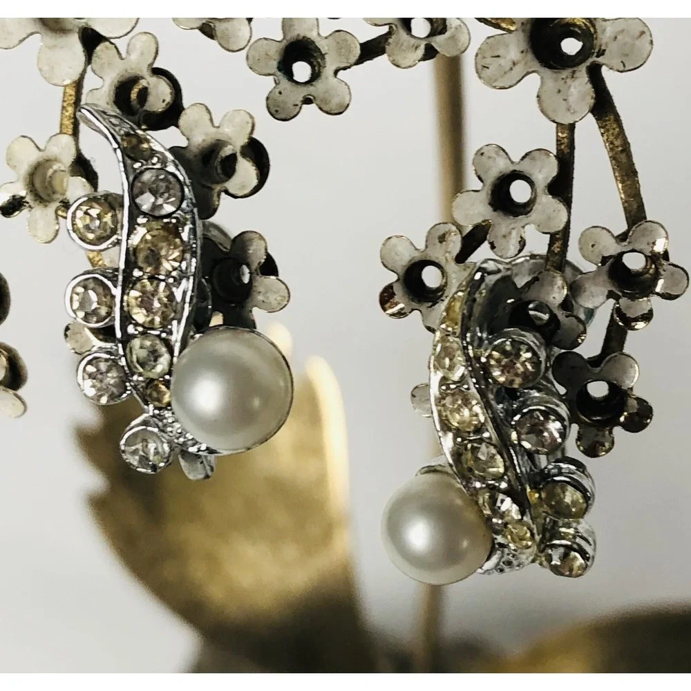 60s 70s Faux Pearl Stud Earrings 7/8" Pave' Crystals Silver Toned Screw Back - Picture 4 of 9